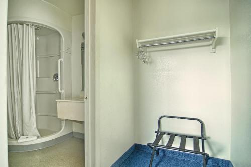 Fürdőszoba, Skyline Inn in Conway