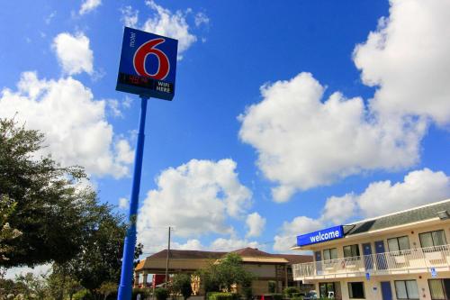 Motel 6-Kingsville, TX