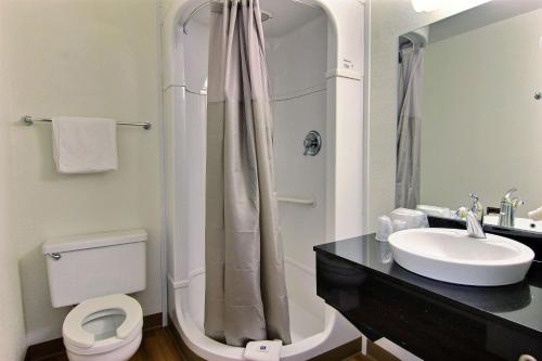 Motel 6-Kingsville, TX Room Type - Queen Room