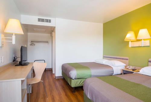 2 double beds