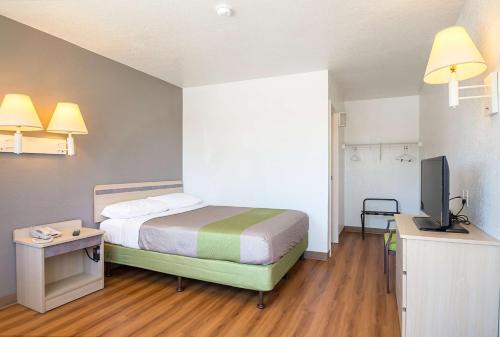 1 queen bed