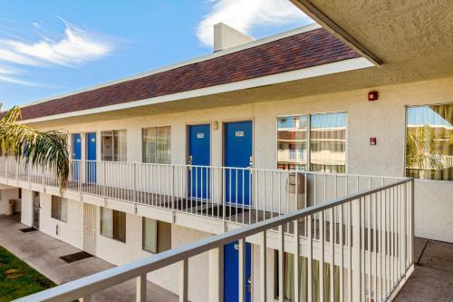 Motel 6 Phoenix, AZ - North Bell Road - 숙소 외관