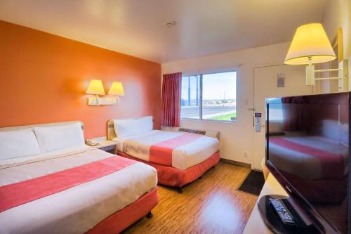 2 double beds