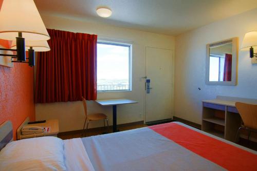 Motel 6-Rapid City, SD Set in a prime location of Rapid City (SD), Motel 6 Rapid City puts everything the city has to offer just outside your doorstep. Featuring a complete list of amenities, guests will find their stay at 
