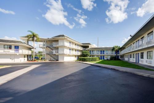 المنظر الخارجي, Motel 6 Lakeland, FL in Lakeland