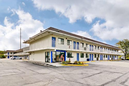 . Motel 6-Pittsburgh, PA - Crafton