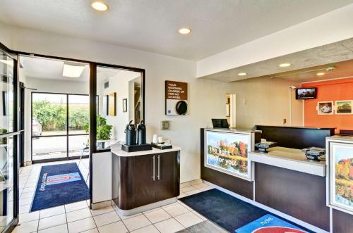 ردهة, Motel 6 Pittsburgh, PA - Crafton in بيتسبورغ