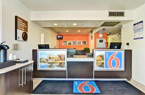 ردهة, Motel 6 Pittsburgh, PA - Crafton in بيتسبورغ