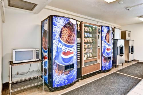 Motel 6 Pittsburgh PA - Crafton - image 3