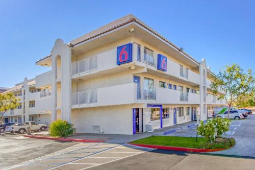 Motel 6-Phoenix, AZ - West