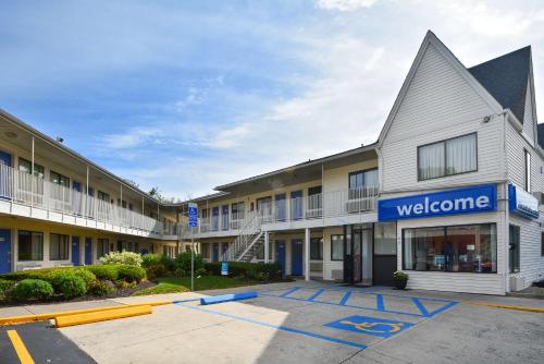 Motel 6-Southington, CT - Hartford