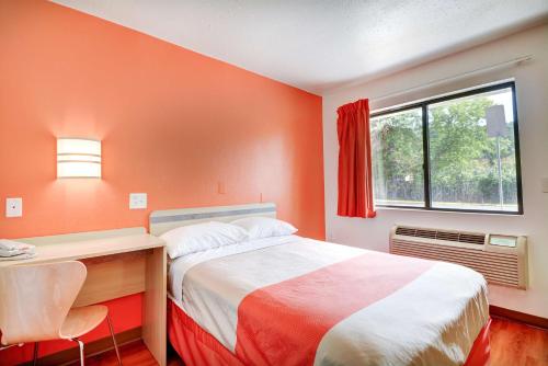 Motel 6-Southington, CT - Hartford