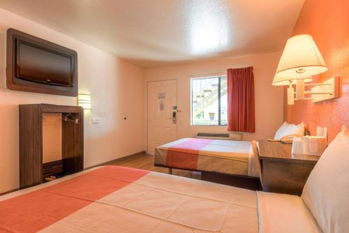 2 double beds