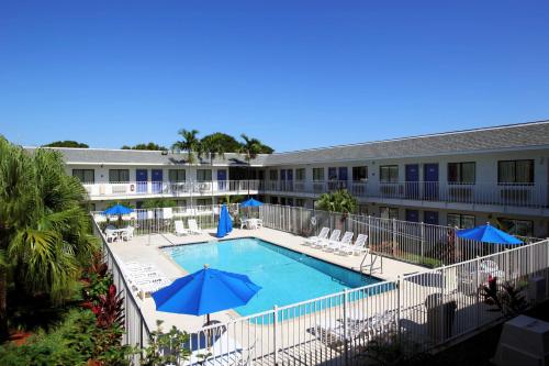 Motel 6 Lantana/West Palm Beach, FL - 숙소 외관