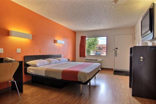 Motel 6-Albuquerque NM - Coors Road - image 5