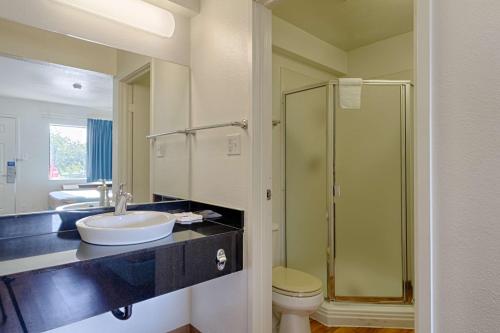 Motel 6 Laurel, DC - Washington Northeast - 샤워실