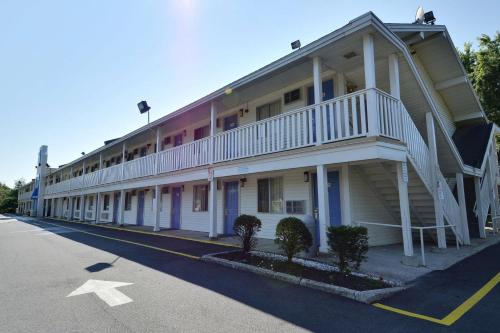 Motel 6-Nashua NH - image 8