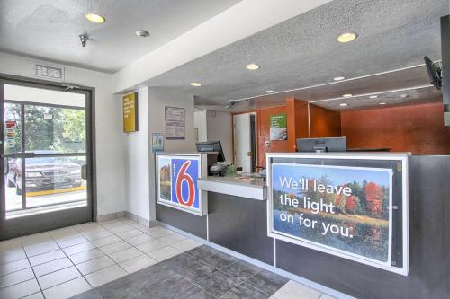 大堂, Motel 6 New Cumberland, PA - Harrisburg - Hershey South in 新坎伯蘭