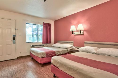 Motel 6-Flagstaff, AZ - West - Woodland Village Set in a prime location of Flagstaff (AZ), Motel 6 Flagstaff West - Woodland Village puts everything the city has to offer just outside your doorstep. The hotel offers a wide range of amenities and pe