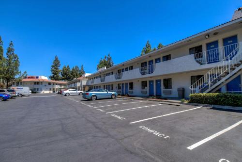 Motel 6-San Dimas, CA - Los Angeles