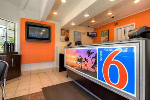 Motel 6-San Dimas, CA - Los Angeles