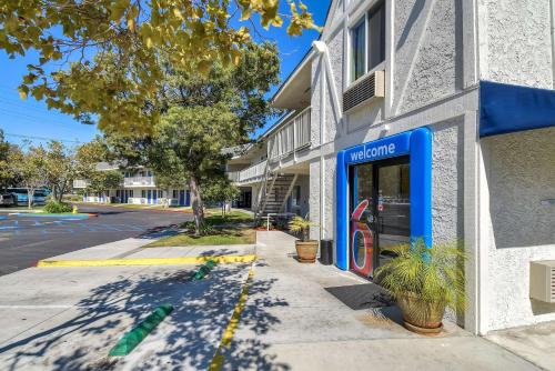 Motel 6-San Diego CA - North - image 11