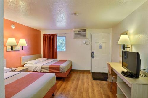 Motel 6-Brattleboro VT - image 9