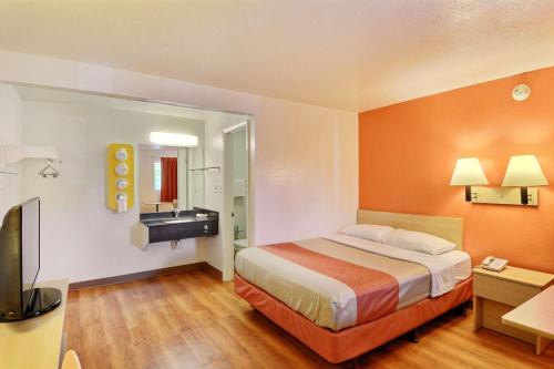 Motel 6-Brattleboro VT - image 11