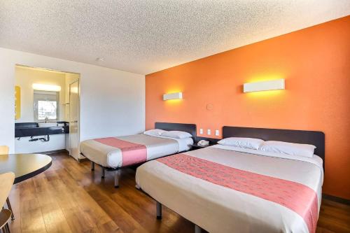 Motel 6-Oakland, CA - Embarcadero