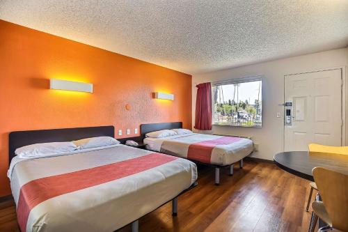 Motel 6-Oakland, CA - Embarcadero