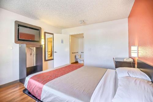 Motel 6-Oakland, CA - Embarcadero