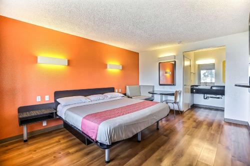 Motel 6-Oakland, CA - Embarcadero