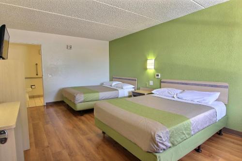 Motel6 Austin TX - Central Downtown UT - image 4
