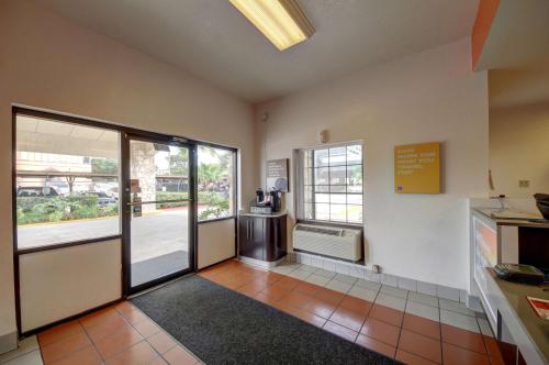 Motel 6 San Antonio, TX - Downtown - Market Square - 출입구