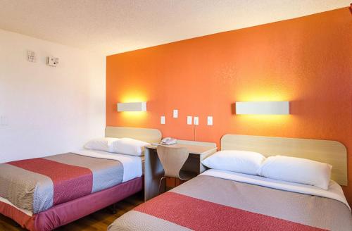 Motel 6- Denver CO Downtown - image 2