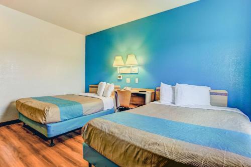 Motel 6-Coos Bay, OR Motel 6 Coos Bay is perfectly located for both business and leisure guests in Coos Bay (OR). The hotel offers a high standard of service and amenities to suit the individual needs of all travelers. 24