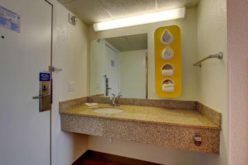 Motel 6-York, PA - North Stop at Motel 6 York North to discover the wonders of York (PA). The hotel offers a wide range of amenities and perks to ensure you have a great time. All the necessary facilities, including 24-hour f