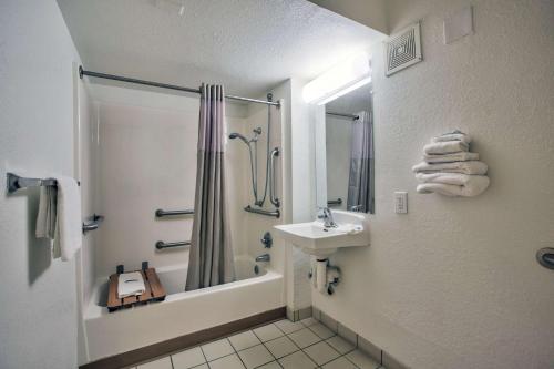 Motel 6 Tallahassee West In Fl - 