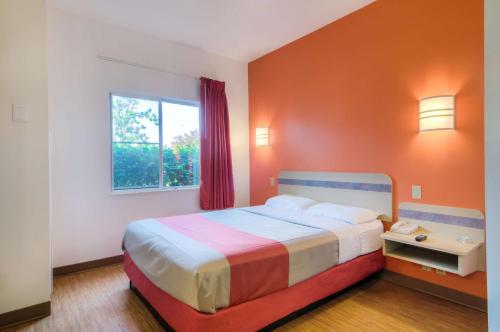 1 queen bed