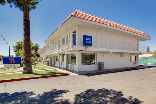 Motel 6 Scottsdale South, Tempe, AZ, United States Overview | priceline.com