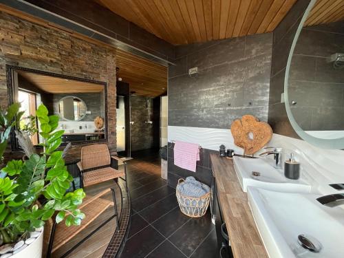 Boho Style Luxury with a private Spa in Toivola