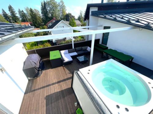 Boho Style Luxury with a private Spa in Toivola