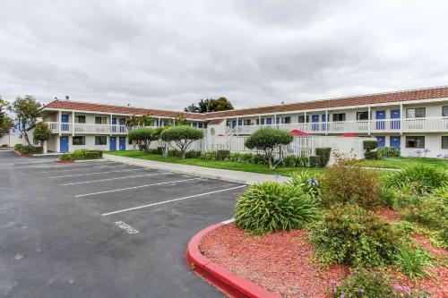 Motel 6-Salinas, CA - North Monterey Area