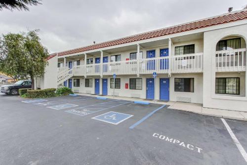 Motel 6-Salinas, CA - North Monterey Area