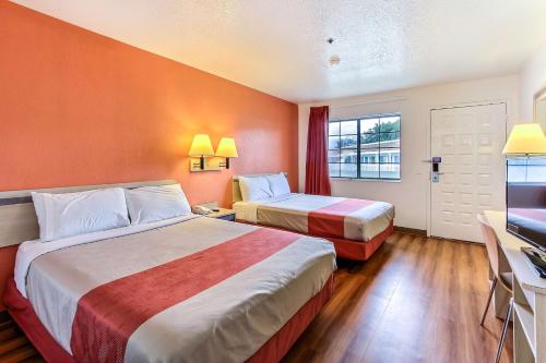 Motel 6-Salinas, CA - North Monterey Area