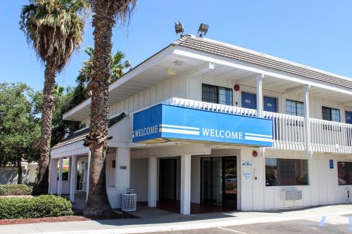 Motel 6-Coalinga, CA - East