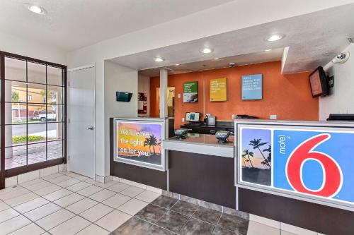 Motel 6-Salinas, CA - North Monterey Area