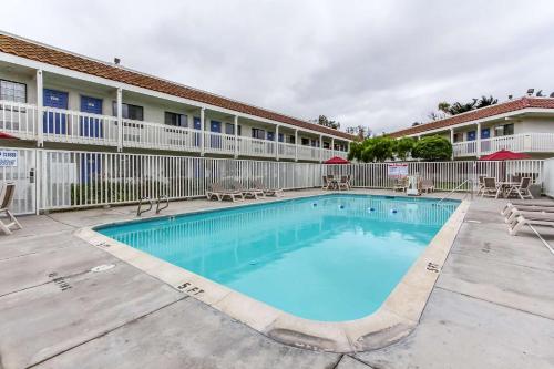 Motel 6-Salinas, CA - North Monterey Area