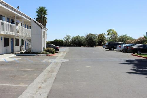 Motel 6-Coalinga, CA - East