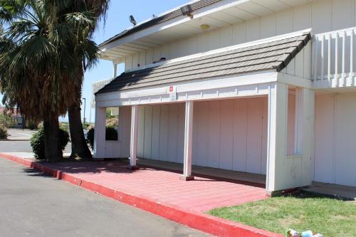 Exterior view, Motel 6 Coalinga, CA - East in Coalinga (CA)
